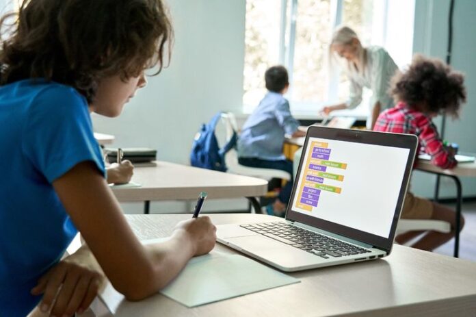 varios-profesores-utilizan-la-inteligencia-artificial-fomentar-los-alumnos-el-pensamiento-critico-foto-shutterstock