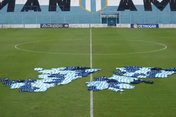 Con un gesto cargado de emoción, Atlético Tucumán homenajeó a los héroes de Malvinas
